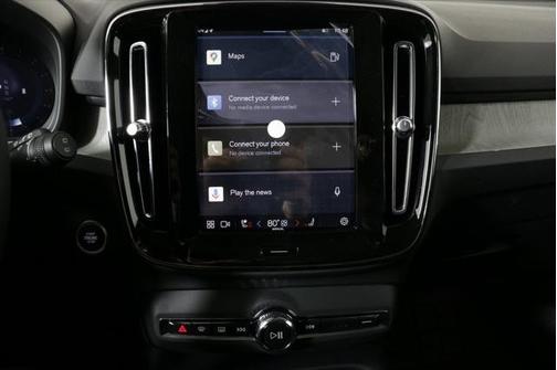 2025 Volvo XC40 B5 Core Bright Theme