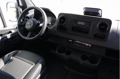 2025 Mercedes-Benz Sprinter 2500 Standard Roof