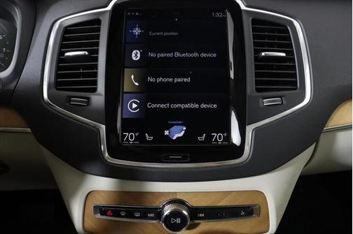 2022 Volvo XC90 T6 Momentum