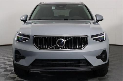 2025 Volvo XC40 B5 Plus Bright Theme