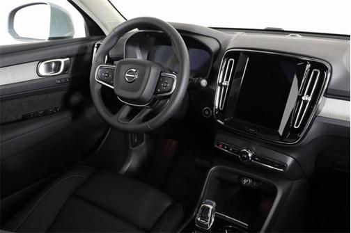 2025 Volvo XC40 B5 Plus Bright Theme