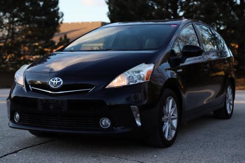 2014 Toyota Prius v Five
