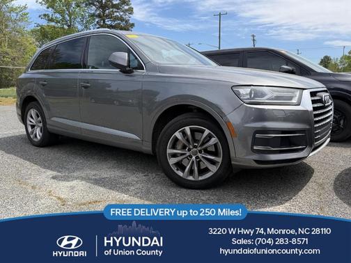Graphite Gray Metallic 2017 Audi Q7 2.0T Premium