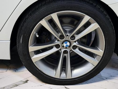Alpine White 2017 BMW 330e iPerformance