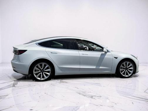 Pearl White Multi 2018 Tesla Model 3