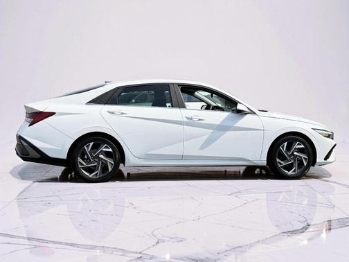 White 2024 Hyundai ELANTRA SEL