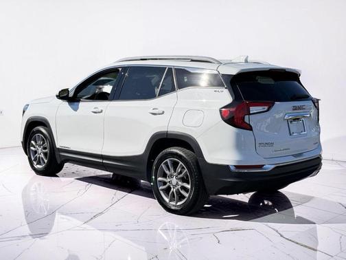 Summit White 2024 GMC Terrain SLT