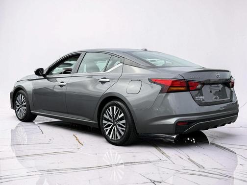 Gun Metallic 2024 Nissan Altima 2.5 SV
