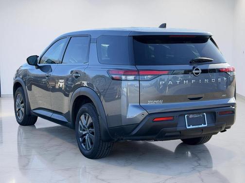 2023 Nissan Pathfinder S