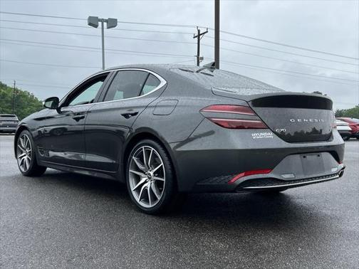 2022 Genesis G70 2.0T RWD