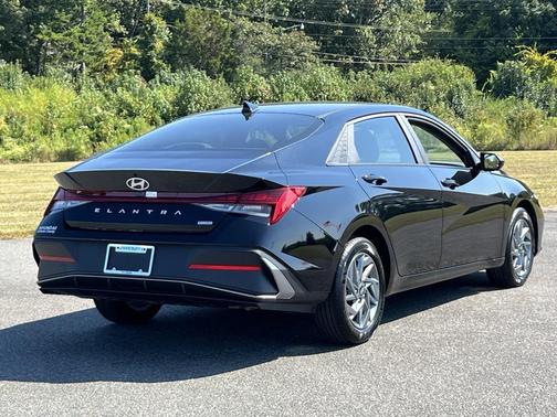 2024 Hyundai ELANTRA HEV Blue