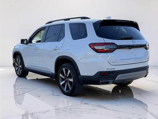 Platinum White Pearl 2023 Honda Pilot Touring