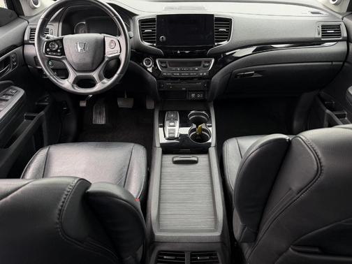 Crystal Black Pearl 2019 Honda Pilot Touring 7-Passenger