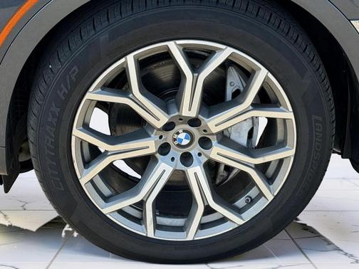 Metallic 2021 BMW X7 xDrive40i