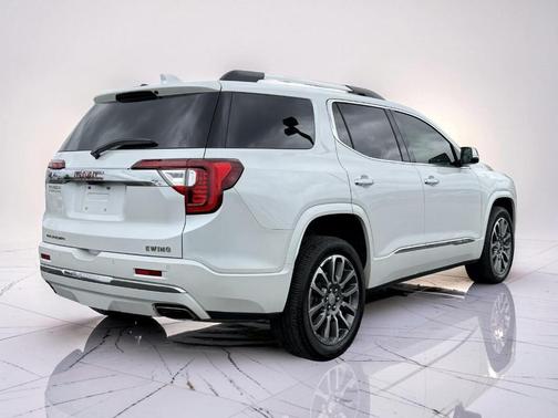 2022 GMC Acadia Denali