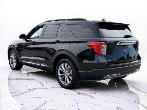 Agate Black 2023 Ford Explorer XLT