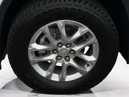 Summit White 2021 Chevrolet Traverse LT Cloth
