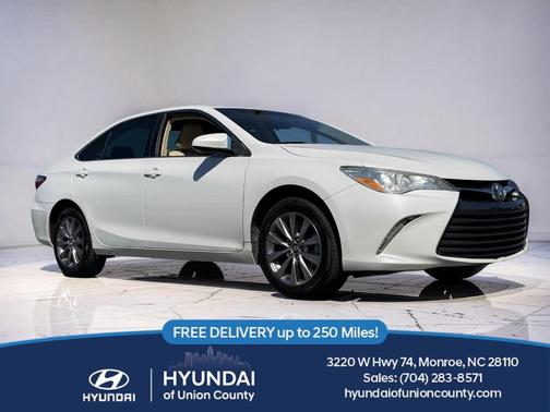 Blizzard Pearl 2017 Toyota Camry XLE