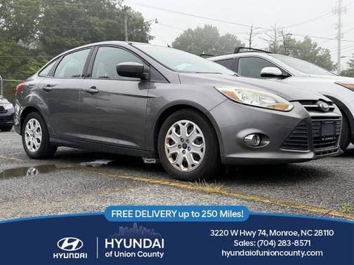 Sterling Gray Metallic 2012 Ford Focus SE