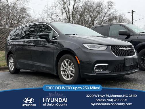 2025 Chrysler Pacifica Select