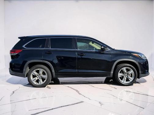 2017 Toyota Highlander 