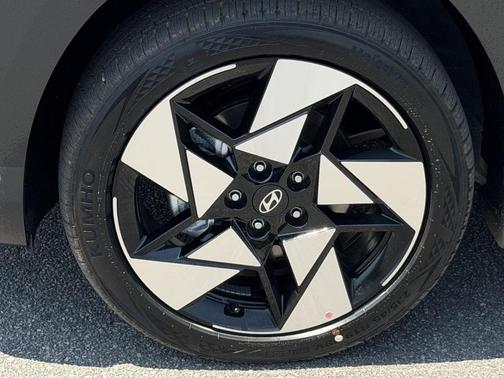 Abyss Black Pearl 2026 Hyundai KONA Limited