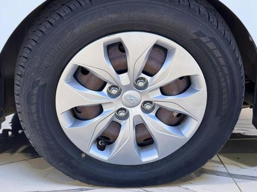 Century White 2017 Hyundai Accent SE