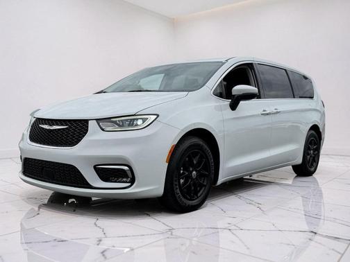 Bright White Clearcoat 2023 Chrysler Pacifica Touring-L