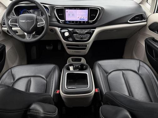 Bright White Clearcoat 2023 Chrysler Pacifica Touring-L