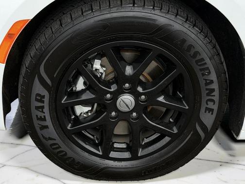 Bright White Clearcoat 2023 Chrysler Pacifica Touring-L