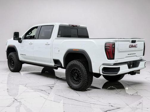 Summit White 2024 GMC Sierra 2500 AT4
