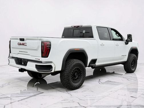 Summit White 2024 GMC Sierra 2500 AT4