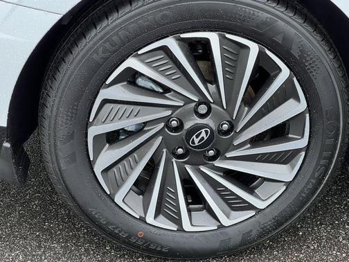 2025 Hyundai SONATA Hybrid SEL