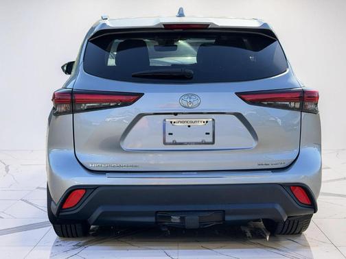 Celestial Silver Metallic 2020 Toyota Highlander XLE