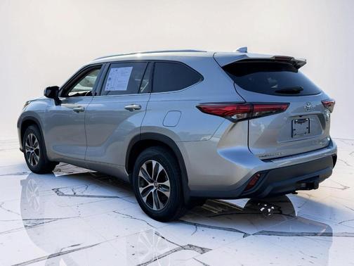 Celestial Silver Metallic 2020 Toyota Highlander XLE