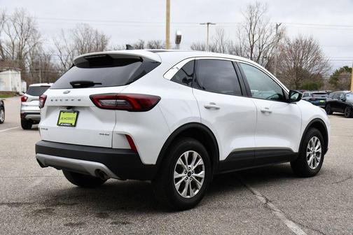 Oxford White 2023 Ford Escape Active