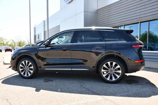 Infinite Black Metallic Clearcoat 2022 Lincoln Corsair Reserve