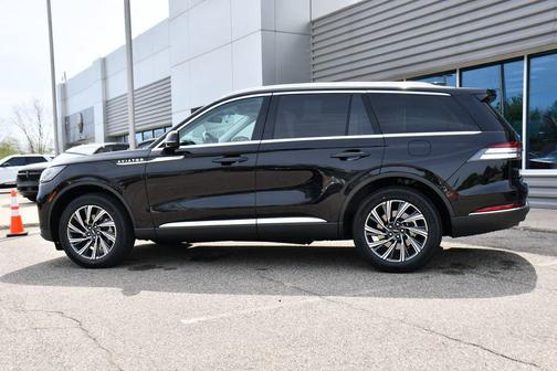 Infinite Black Metallic Clearcoat 2026 Lincoln Aviator Premiere