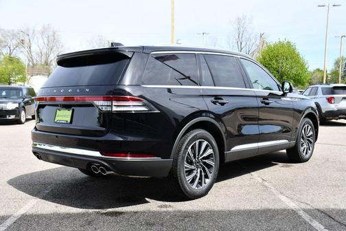 Infinite Black Metallic Clearcoat 2026 Lincoln Aviator Premiere