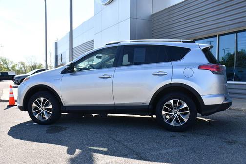 Classic Silver Metallic 2016 Toyota RAV4 Hybrid XLE