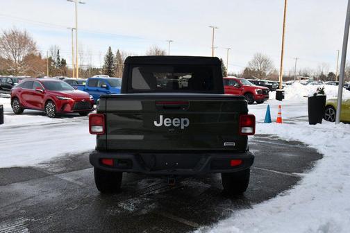 2022 Jeep Gladiator Overland