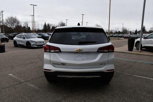 Iridescent Pearl Tricoat 2022 Chevrolet Equinox 1LT