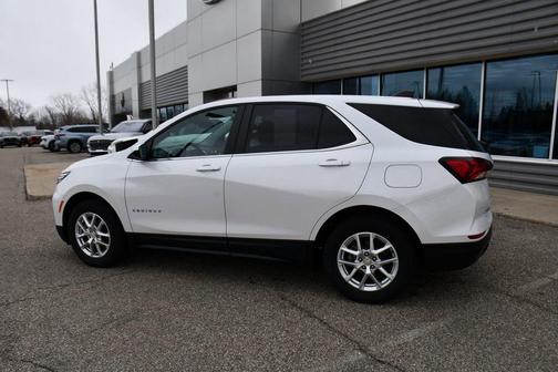 Iridescent Pearl Tricoat 2022 Chevrolet Equinox 1LT