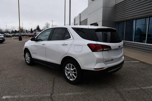 Iridescent Pearl Tricoat 2022 Chevrolet Equinox 1LT
