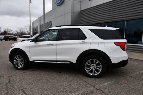 Star White Metallic Tri-Coat 2023 Ford Explorer XLT