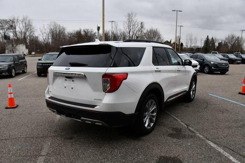 Star White Metallic Tri-Coat 2023 Ford Explorer XLT