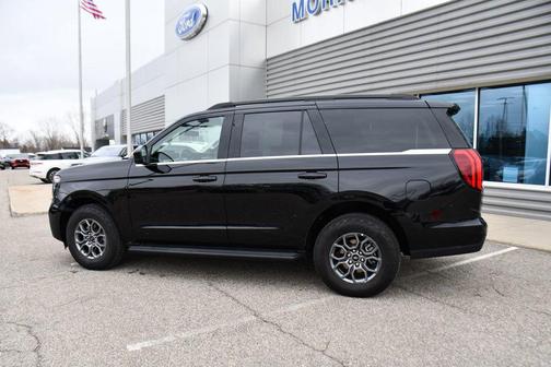 Black Metallic 2025 Ford Expedition Active