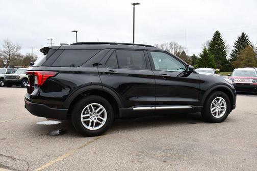 Agate Black Metallic 2025 Ford Explorer Active