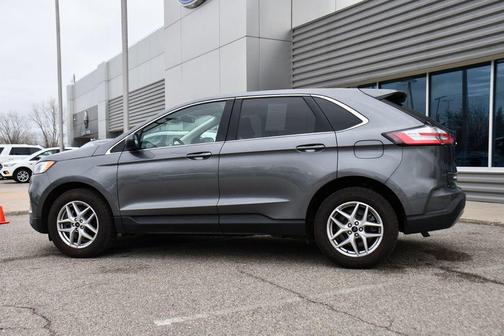 Carbonized Gray Metallic 2024 Ford Edge SEL
