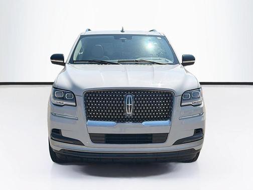 Pearl Metallic 2023 Lincoln Navigator Reserve